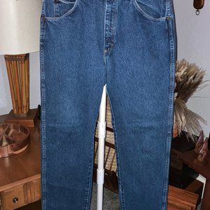 Men’s Sz. 34 x 32 (more like 33” x 31 ¾”) Wrangler Boot Cut Jeans